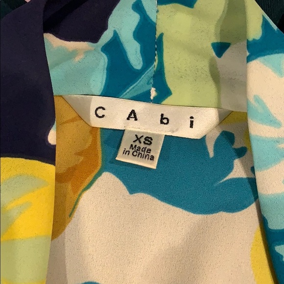 Cross drape v-neck tropical floral top - Picture 4 of 5